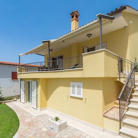 Alba With Jacuzzi And Sea View