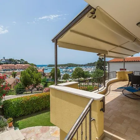 Alba With Jacuzzi And Sea View Villa Vrsar
