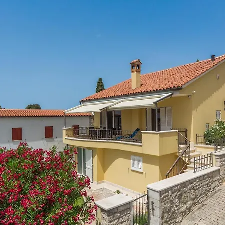 Alba With Jacuzzi And Sea View Vrsar