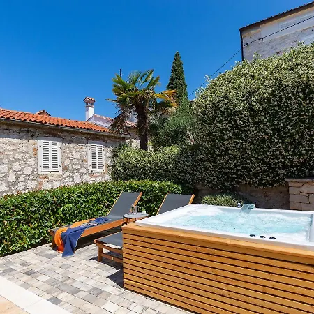 Alba With Jacuzzi And Sea View *