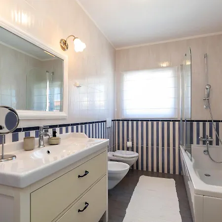 Villa Alba With Jacuzzi And Sea View Vrsar